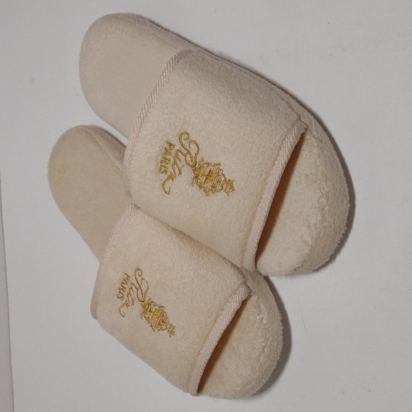 Ritz Paris Women's Cream Slippers with Gold Embroidery - Picture 11 of 11